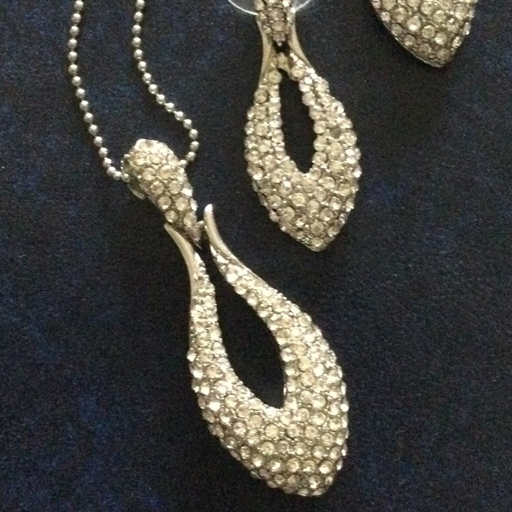 Necklace with earrings set - Picture 2 of 5